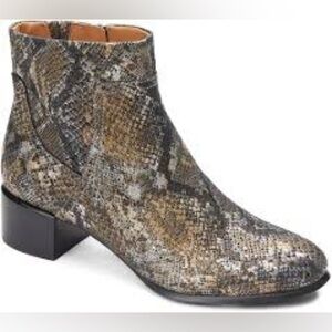 Vionic Kamryn snakeskin print ankle boots comfort shoes size 8